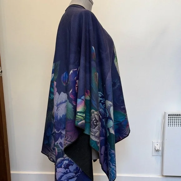 🌸 Floral Print Cape – One Size - Picture 2 of 6